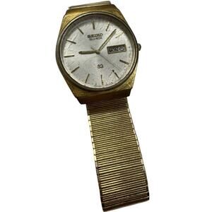 Vintage Seiko Quartz Day Date Watch Gold Tone Stretch Band NEW BATTERY Running
